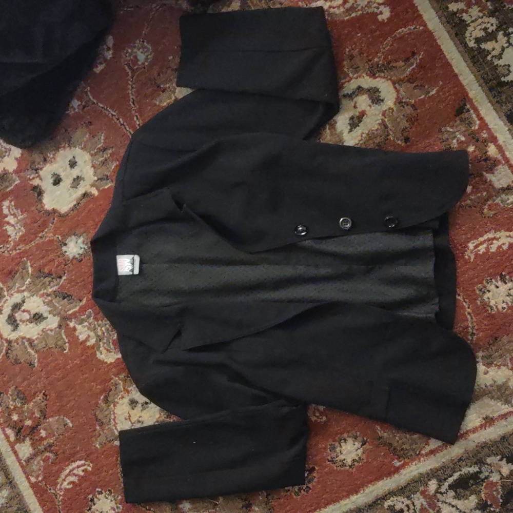 3/15 🦇 Cute black blazer